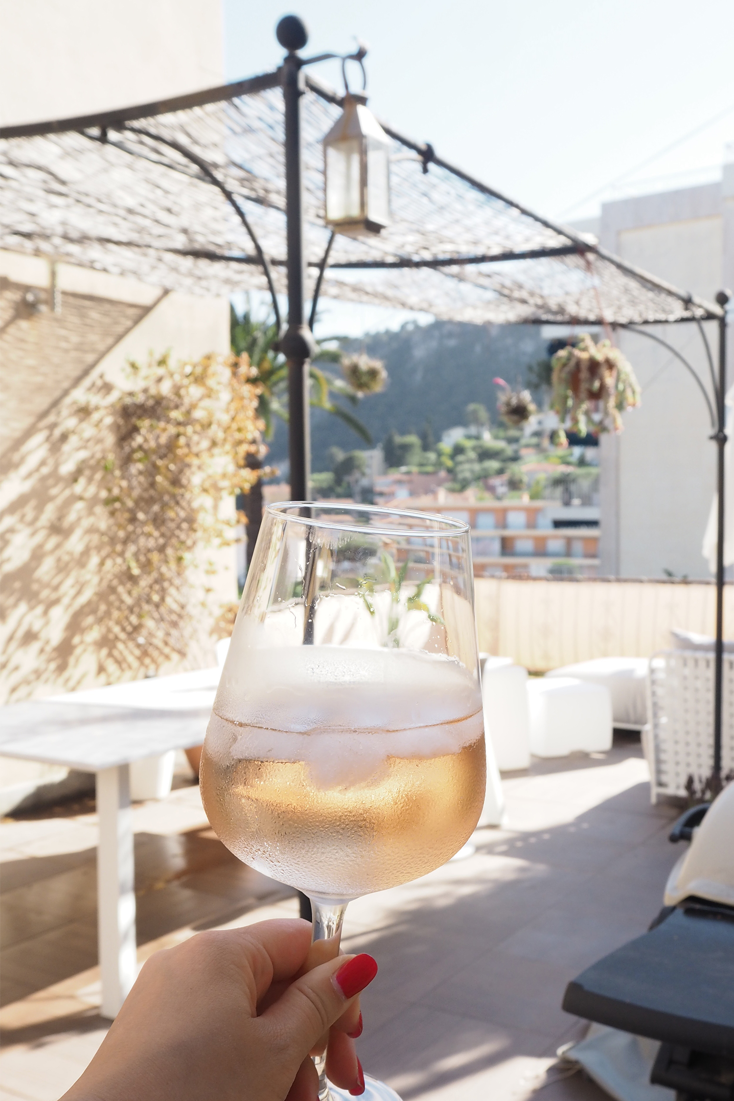 Char and the city - After beach rosé at the terrace lounge in Villefranche-sur-Mer in the French Riviera - read more on the blog
